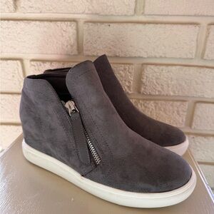 Steve Madden Gray Suede Ankle Booties
